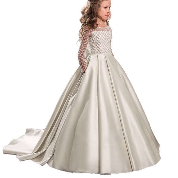 COLOR: IVORY